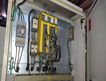 Foto: CENTRO DE USINAGEM VERTICAL - ROMI - DISCOVERY 760 - ANO 2006 - 760 x 506 x 508 MM - COMANDO FANUC