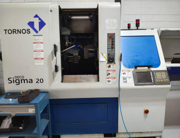 TORNO CNC AUTOMÁTICO DE CABEÇOTE MÓVEL - TORNOS - DECO SIGMA 20 - ANO 2007
