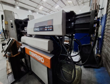 Foto: INJETORA DE PLÁSTICOS - SANDRETTO - 1334/270 TONELADAS /SERIE OTTO AT 270 T - ANO 1997