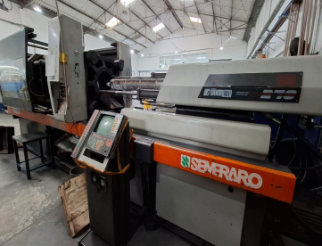 Foto: INJETORA DE PLÁSTICOS - SANDRETTO - 1334/270 TONELADAS /SERIE OTTO AT 270 T - ANO 1997