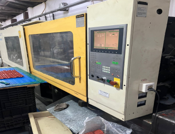 Foto: INJETORA DE PLÁSTICOS - SINITRON - BT260O V - 260 TONELADAS - ANO 2012