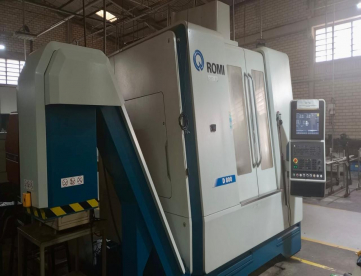 Foto: CENTRO DE USINAGEM VERTICAL - ROMI - D800 - ANO 2022 - 800 x 610 x 640 - COMANDO FANUC - COM 4º EIXO DETRON