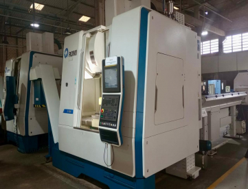 CENTRO DE USINAGEM VERTICAL - ROMI - D800 - ANO 2022 - 800 x 610 x 640 - COMANDO FANUC - COM 4º EIXO DETRON