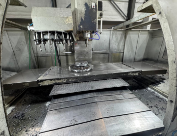 Foto: CENTRO DE USINAGEM VERTICAL - TRAVIS - M2000 - ANO 2010 - 2.000MM x 800MM x 700 MM - COMANDO FAGOR