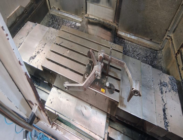 Foto: CENTRO DE USINAGEM VERTICAL - ROMI - D800 - COMANDO FANUC SÉRIES 0i - 800x530x580MM - REFRIGERAÇÃO INTERNA - ANO 2009