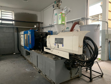 Foto: INJETORA DE PLÁSTICOS - FCS - FD-320 -320 TONELADAS - ANO 2012