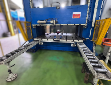 Foto: PRENSA HIDRÁULICA - GERMAQ - PHE-100 - 90TON - ANO 2006