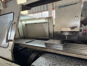 Foto: FRESADORA CNC - DIPLOMAT - PETRUS 5010R - ANO 2008 - COMANDO HEIDENHAIN Fresadora CNC Diplomat PETRUS 50100R