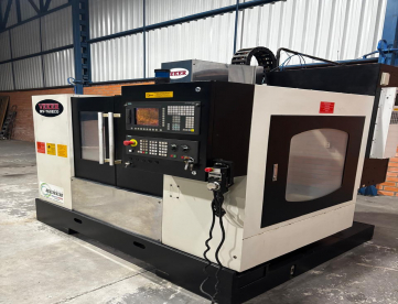 Foto: CENTRO DE USINAGEM  - VEKER - MV-760 ECO - ANO 2014 - COMANDO SIEMENS