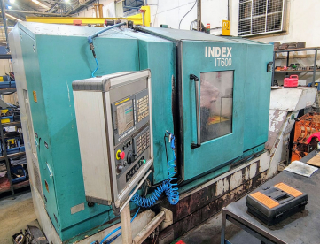 CENTRO DE TORNEAMENTO - INDEX IT600 - COMANDO FANUC 32i-B - 380 x 585MM - FERRAMENTA ACIONADA - ANO 2013