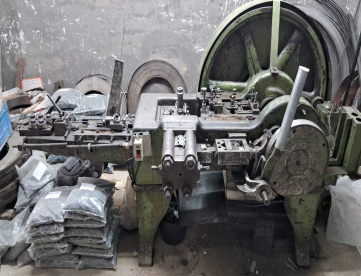 MAQUINA DE FABRICAR PINOS E PREGOS -MARCA BROWN BOVERY & CIA - DIAMETRO DE 5 MM  X 80MM COMPRIMENTOS