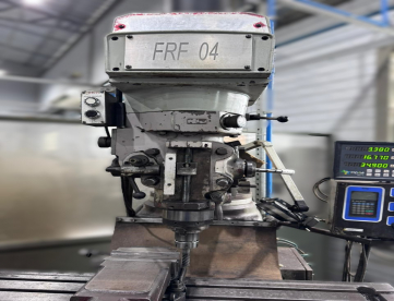 Foto: FRESADORA FERRAMENTEIRA  - FINETECH - 900 x 420 x 400 - ANO 2005