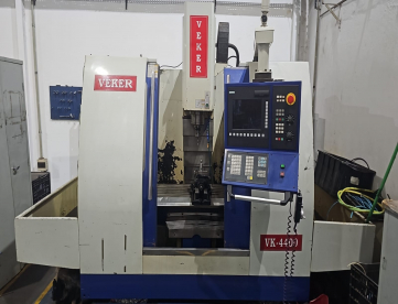 FRESADORA CNC - VEKER - VK-4400 - ANO 2007 - 1000 x 600 x 450MM