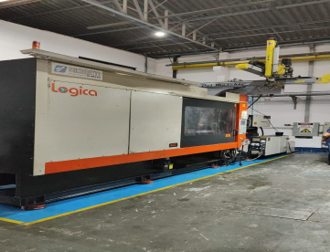 INJETORA DE PLÁSTICOS - SANDRETTO - LÓGICA 2800/450 - ANO 2014 (ESPECIAL P/ PVC)