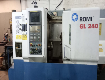 CENTRO DE TORNEAMENTO - ROMI - GL240 - 300 x 400 - ANO 2010