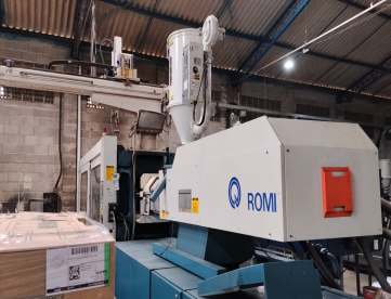 Foto: INJETORA DE PLÁSTICOS - ROMI - PRIMAX 450 - ANO 1999 - RETROFITADA 2025 + ROBO STARSEIKI