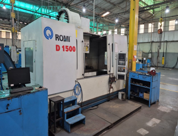 Foto: CENTRO DE USINAGEM VERTICAL ROMI D1500 -1500 X 760 X 760 -REFRIGERAÇÃO INTERNA 15 BAR -COMANDO SIEMENS 828D - ANO 2010
