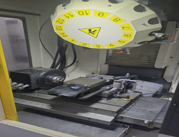 Foto: CENTRO DE USINAGEM VERTICAL - FANUC ROBODRILL - 500 x 400 x 330 - D14MiA5 - COM 4º EIXO - ANO 2013