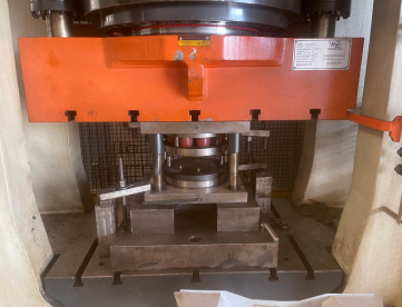 PRENSA HIDRÁULICA - HIDRALMAC - MOD. PHH 600 T - MESA 1070MM X 670MM - ANO 2015