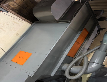 Foto: Máquina de Jato de Granalha tipo esteira rotativa 300kg