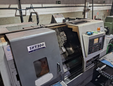 Foto: CENTRO DE TORNEAMENTO - HYUNDAI - SKT300 - ANO 2011 - 380 x 750 MM - COMANDO FANUC