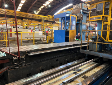Foto: Mandriladora CNC STIMIN 2CPFPM-1000 Com banco fixo e duplo cabeçotes independentes com 2 estações de trabalho