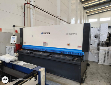 Foto: GUILHOTINA HIDRÁULICA CNC - EUROSTEC - 20X3200 - ANO 2022