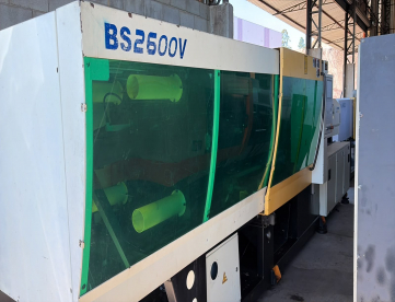 Foto: INJETORA DE PLÁSTICOS - BORCHE - BS2600 - 260TONELADAS - ANO 2010