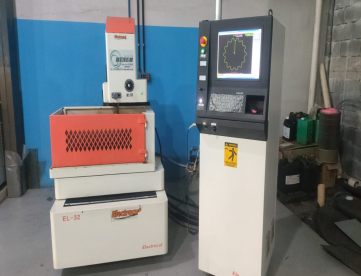 Foto: ELETROEROSÃO  CNC FIO DE MOLIBDÊNIO   MARCA BENER   MODELO ELETROCUT EL -32  ANO 2019