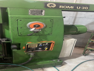 Foto: FRESADORA UNIVERSAL - ROMI - U-30
