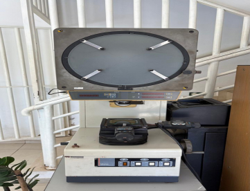 PROJETOR DE PERFIL - MITUTOYO - PJ-3000