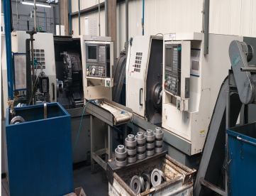Foto: CENTRO DE TORNEAMENTO CNC - OKUMA - MODELO ES-L10 II – ANO 2007 - DUAS MÁQUINAS
