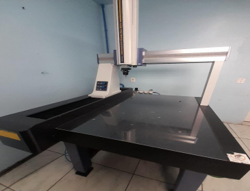 Foto: TRIDIMENSIONAL - MITUTOYO - CRYSTA-PLUS 574