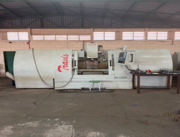 CENTRO DE USINAGEM VERTICAL CNC - TRAVIS - M1500 - ANO 2008