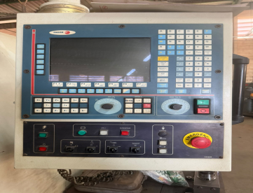 Foto: CENTRO DE USINAGEM VERTICAL CNC - TRAVIS - M1500 - ANO 2008