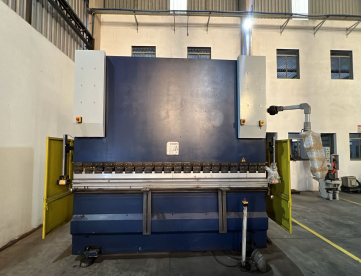 DOBRADEIRA HIDRÁULICA  CNC - CALVI - 4000MM X 250 TONS - ANO 2012
