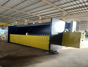 Foto: DOBRADEIRA HIDRÁULICA  CNC - CALVI - 4000MM X 250 TONS - ANO 2012