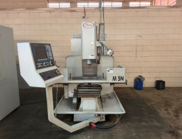 Foto: FRESADORA CNC TRAVIS - M5 - ANO 2008 - 800 X 400 X 450mm