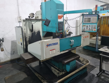 FRESADORA CNC - SINITRON - B5NX - 1000 X 550 X 500 - ANO  2002