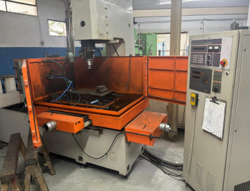 Foto: ELETROEROSÃO DE PENETRAÇÃO   MARCA ENGEMAQ  MODELO EDM 900 NC -CURSO 600 X 400 X 400 - ANO 2003