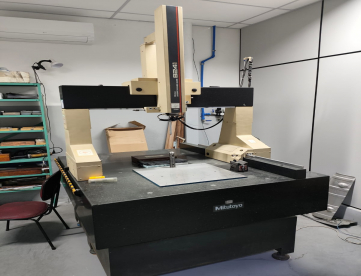 TRIDIMENSIONAL - MITUTOYO - B-241 - CURSO X 700  CURSO Y 1000  CURSO Z 500