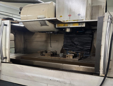 Foto: CENTRO DE USINAGEM VERTICAL - ROMI - D1250 - ANO 2010 - 1270 x 610 x 640 MM - COMANDO FANUC