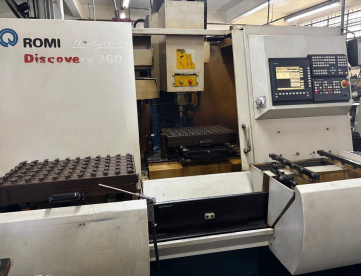CENTRO DE USINAGEM - ROMI - DISCOVERY 760 COM PALLET - ANO 2007 - COMANDO FANUC