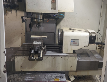 Foto: CENTRO DE USINAGEM VERTICAL - ROMI - D600 - ANO 2011 - 600 x 530 x 580MM - COMANDO FANUC