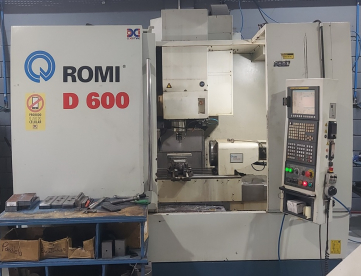 CENTRO DE USINAGEM VERTICAL - ROMI - D600 - ANO 2011 - 600 x 530 x 580MM - COMANDO FANUC