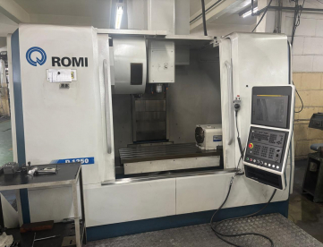 CENTRO DE USINAGEM VERTICAL - ROMI - D1250 - ANO 2024 - COM 4º EIXO -1270 x 610 x 610 MM