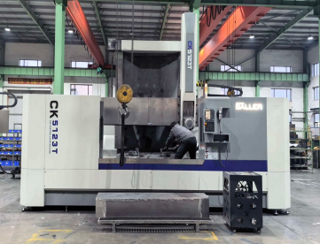 TORNO VERTICAL CNC DE DUPLA COLUNA - BALLER - CK123T - 2300 X 1800 - ANO 2026