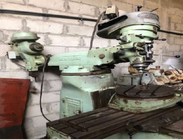 FRESADORA BRIDGEPORT ISO 30 COM CABEÇOTE FERRAMENTEIRO E CHAVETEIRO