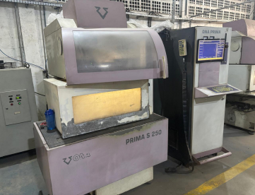 ELETROEROSÃO A FIO CNC - ONA PRIMA - S-250 - 350 x 250 x 200 MM - ANO 1996