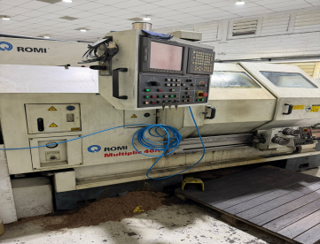 Foto: TORNO CNC - ROMI - MULTIPLIC 40A - ANO 2001 - 685 x 2.000 MM - COMANDO FANUC